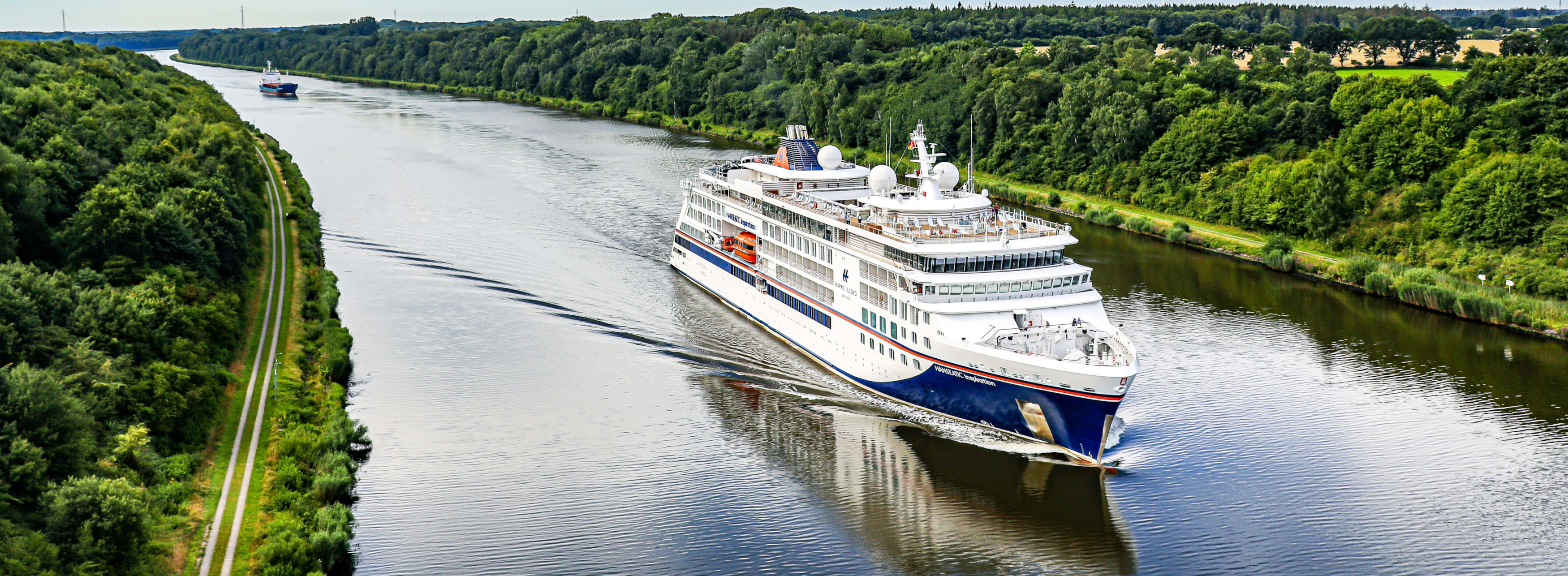MyCruise Hapag-Lloyd-Cruises HANSEATIC-inspiration Offentlige-arealer Luftfoto1